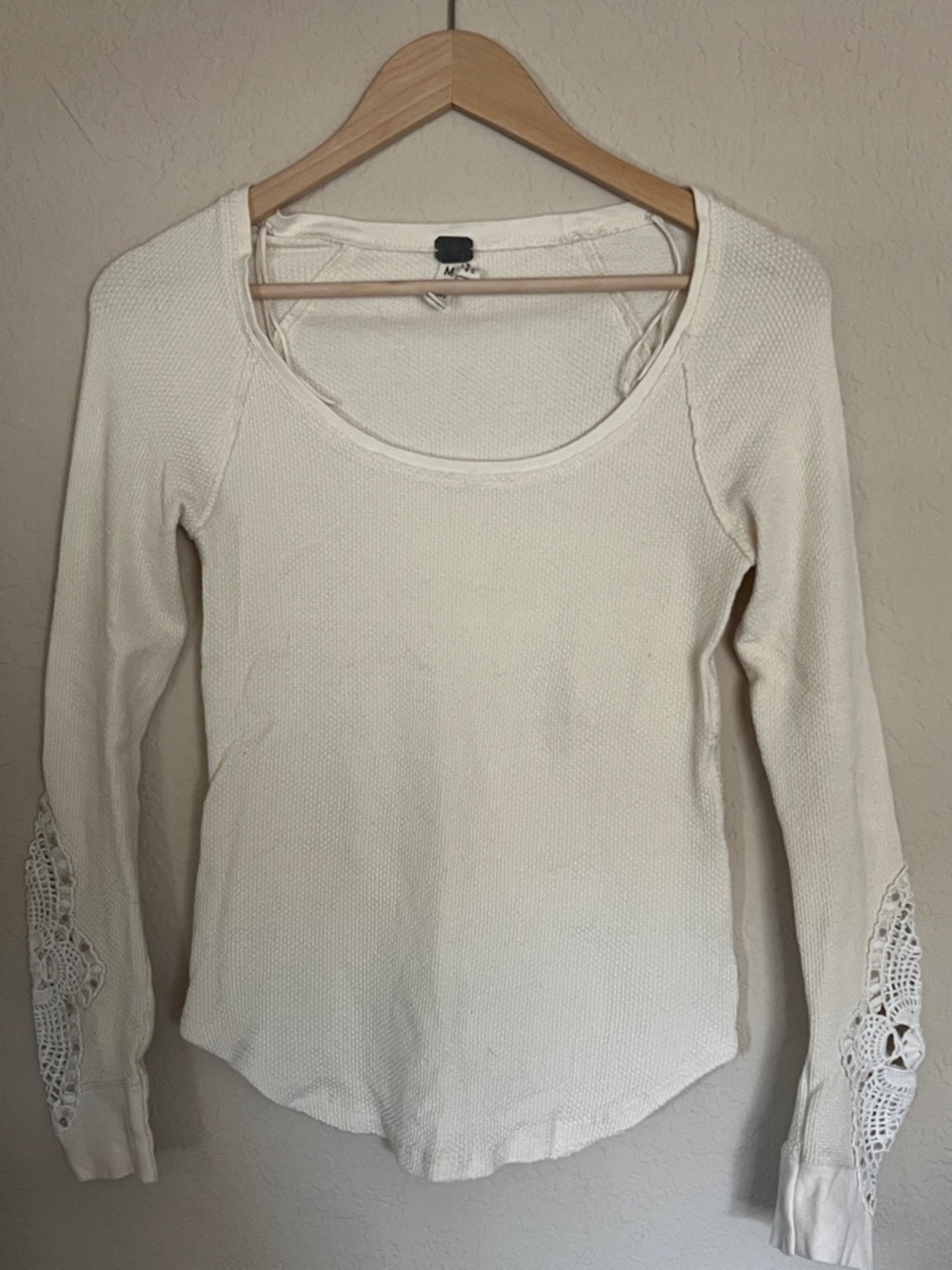 Free People We The Free Cream Long Sleeve Thermal Top Crochet Sleeves Size M